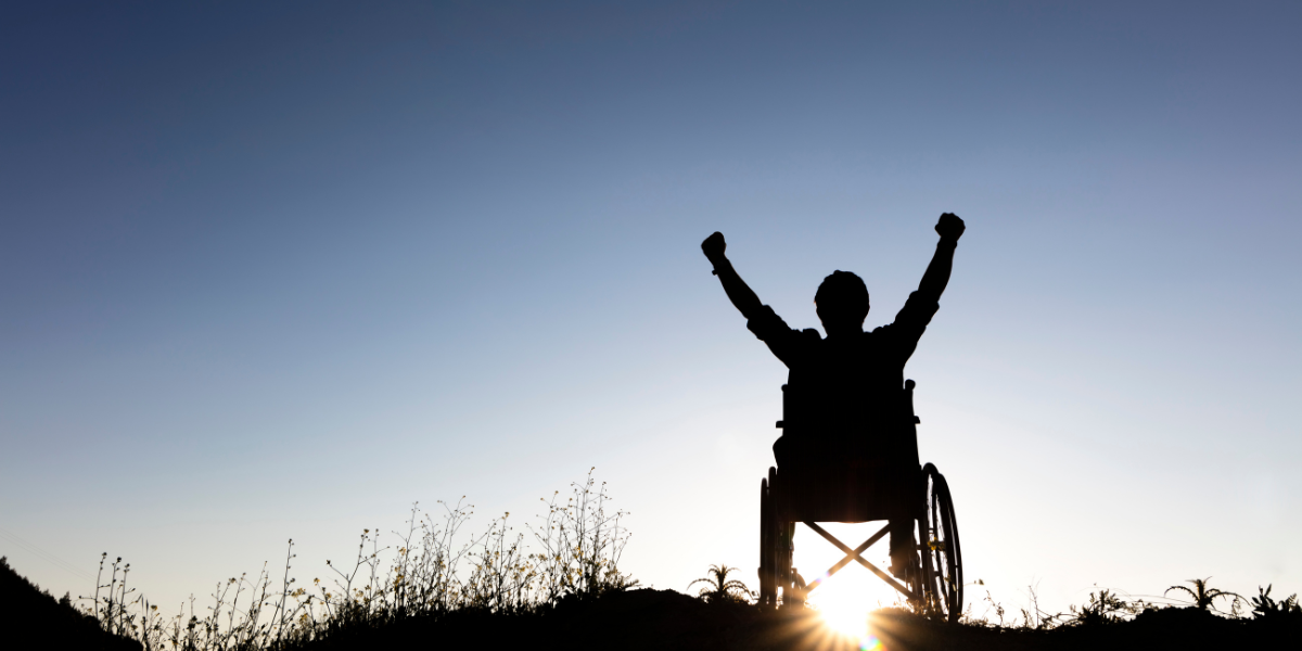 Universeel ontwerp en aangepaste uitrusting zijn slechts enkele manieren waarop aanbieders van avontuurlijke activiteiten inclusiviteit en toegankelijkheid voor mensen met een handicap kunnen bevorderen. Laten we werken aan een meer diverse en gastvrije outdoorgemeenschap.