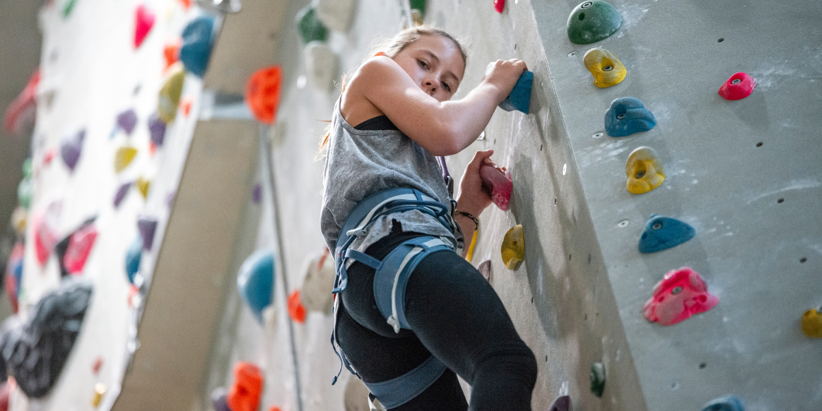 Elevate your climbing game and leave the worries of belay techniques behind with the innovative Auto Belay Device