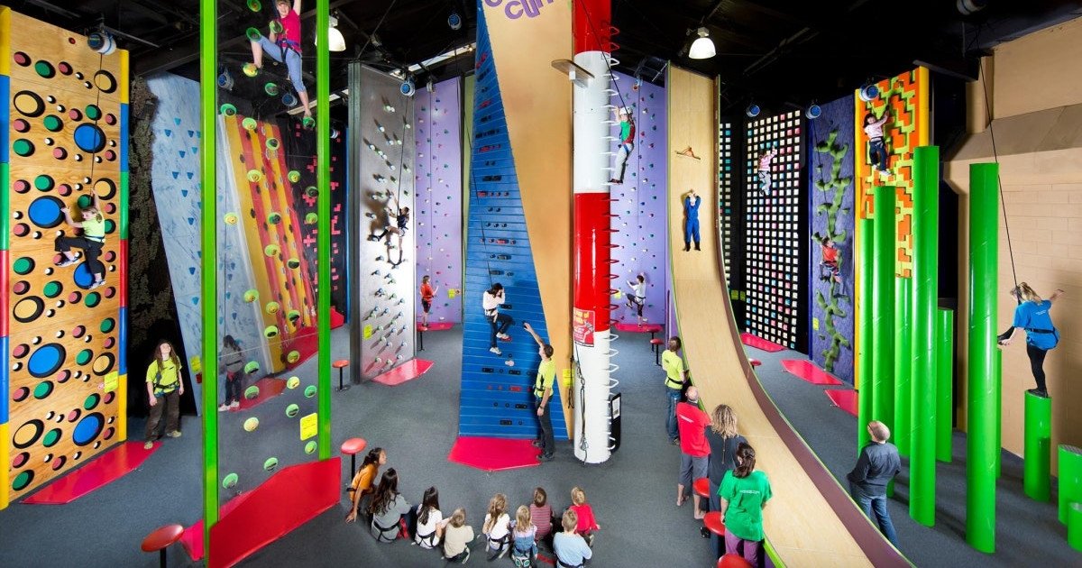 Experimente el experto de Skywalker Crear | Construir servicios. Le damos vida a su centro de entretenimiento familiar con precisión artesanal y excelencia en la gestión de proyectos. Calidad en la que puedes confiar.