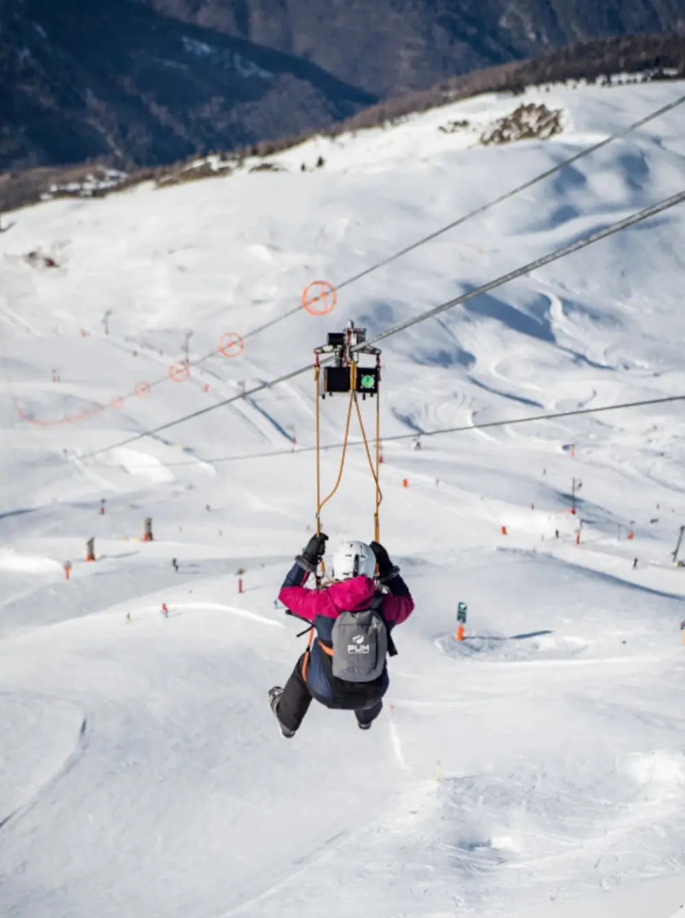 ZipTronik bi-directionele autonome zipline trolley in gebruik