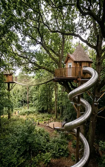 Bespoke treehouse by Skywalker Adventure Builders