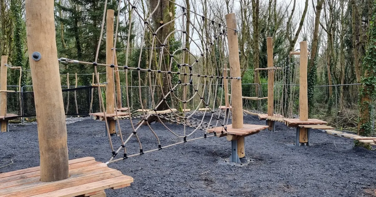 Explore the key differences in high ropes vs low ropes courses to optimize your adventure park operations. Learn how to increase your revenue now.