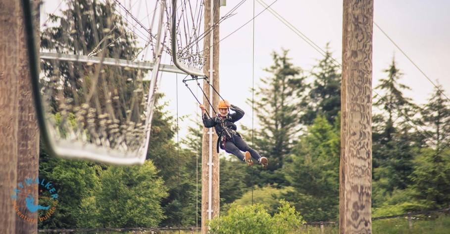The ZipCoaster - Vlieg door de lucht, dip en draai met een verbazingwekkende snelheid!