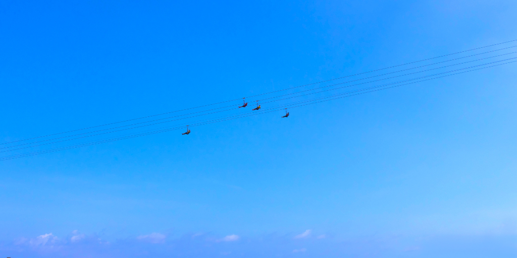 Revolucione su experiencia de tirolesa con las soluciones de ingeniería de Skywalker. Desde el análisis de fuerzas estructurales hasta las velocidades de los pasajeros y las fuerzas cinéticas, lo tenemos todo cubierto.